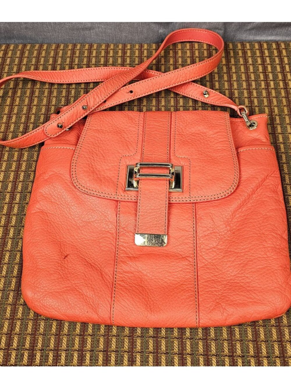 Liz Claiborne Coral Leather Crossbody Bag With Adjustable Strap & Magnetic Closu